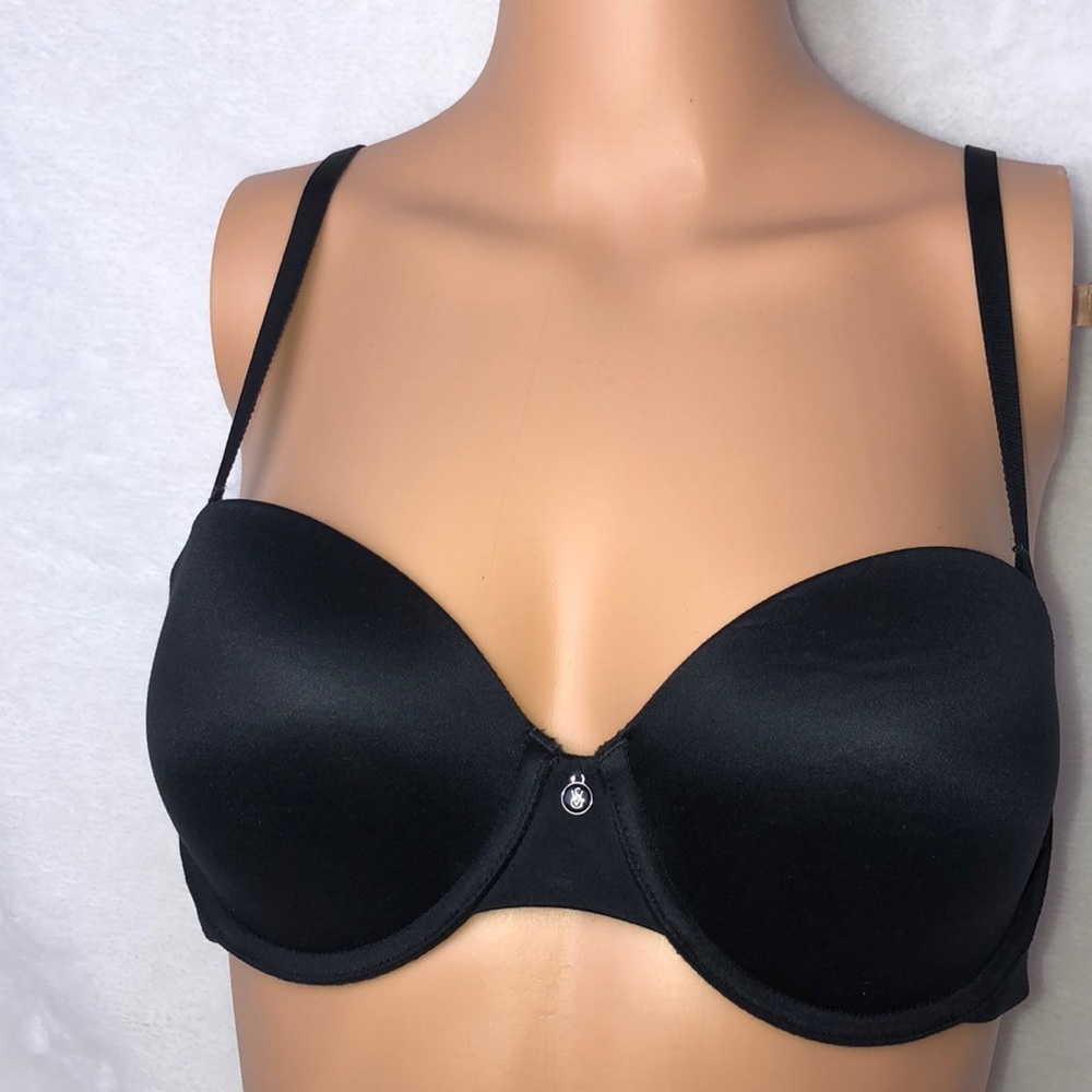 Victoria’s secrets black bras size 34A